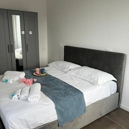 Urban Loft - Parcheggio Privato شقة كومو